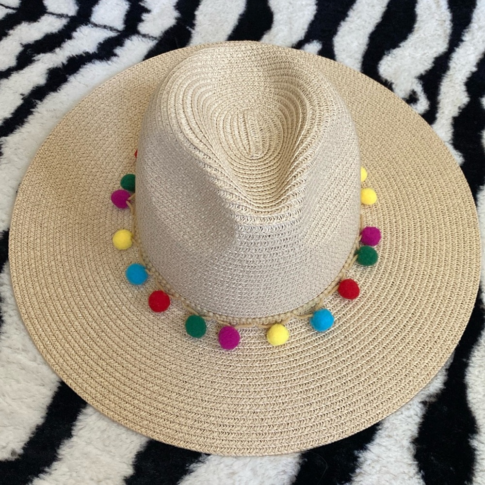 😍Cute! NWOT Multi color Pom Pom Straw Hat